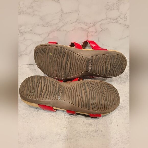 Vionic Misa Adjustable Strap Slide Red Patent Leather Sandals | 8 - Picture 11 of 11